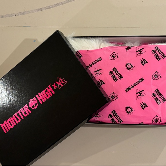 YRU Monster High Abbey Bominable Frost Boots size 8 - Picture 5 of 6